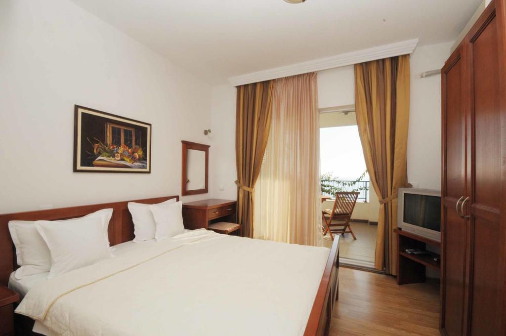 Apartments Leut Sveti Stefan Buitenkant foto