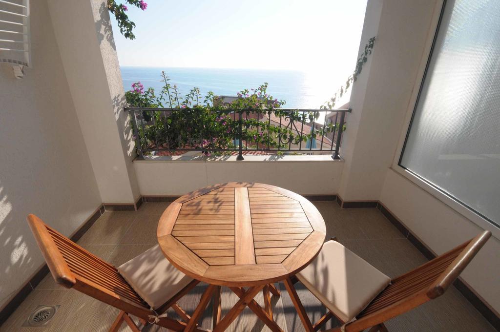 Apartments Leut Sveti Stefan Buitenkant foto