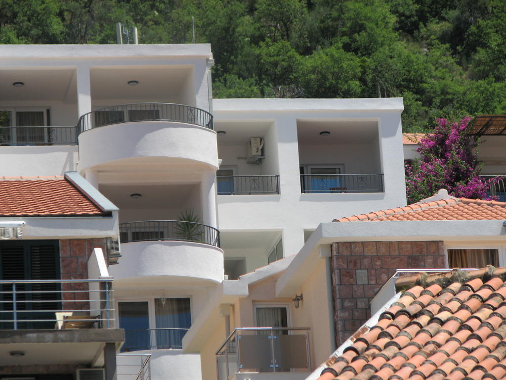 Apartments Leut Sveti Stefan Buitenkant foto
