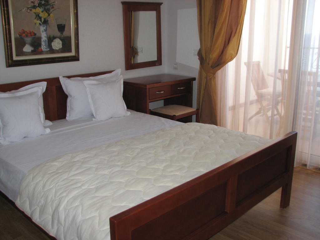 Apartments Leut Sveti Stefan Kamer foto