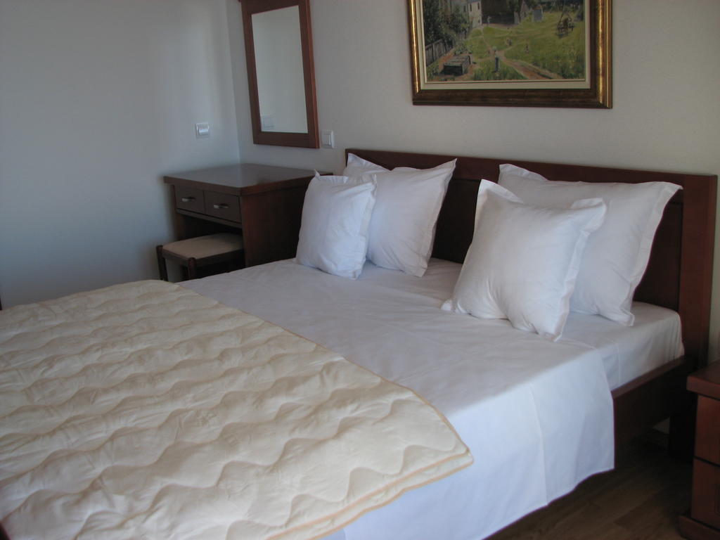 Apartments Leut Sveti Stefan Kamer foto