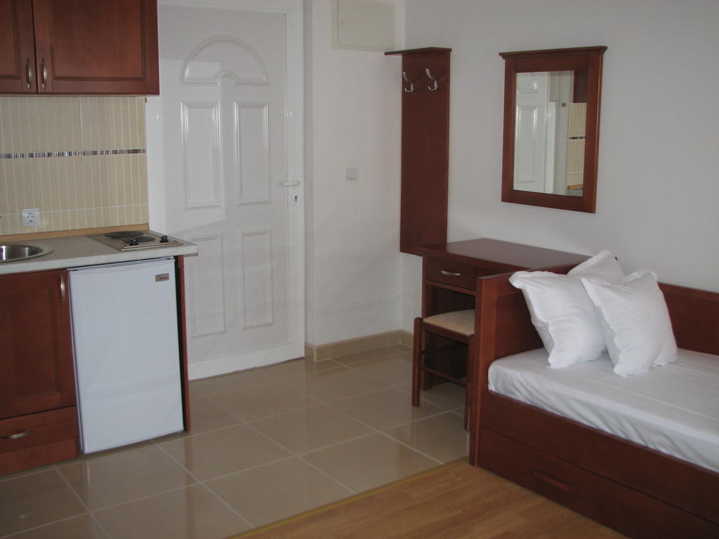 Apartments Leut Sveti Stefan Kamer foto