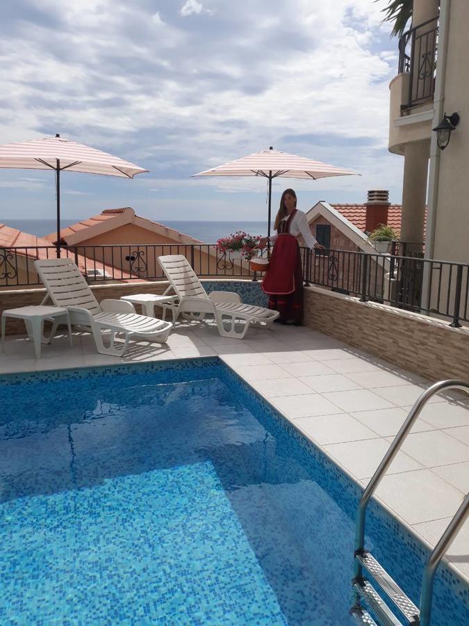 Apartments Leut Sveti Stefan Buitenkant foto