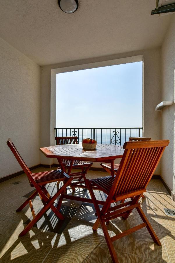 Apartments Leut Sveti Stefan Buitenkant foto